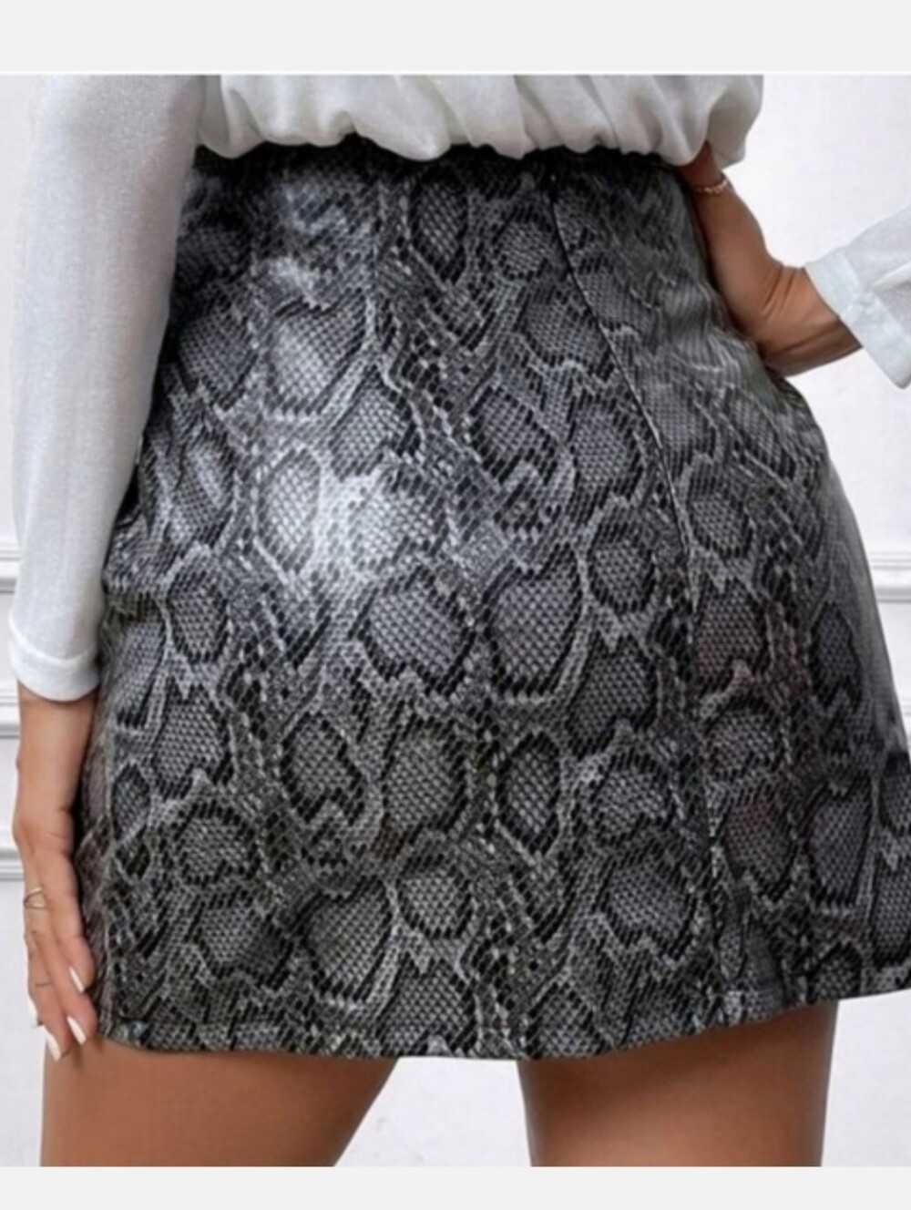 THREAD & SUPPLY Snake Skin Skirt Size Medium
